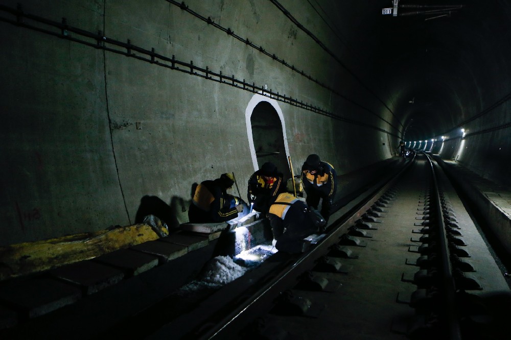 西畴铁路运营隧道病害现状